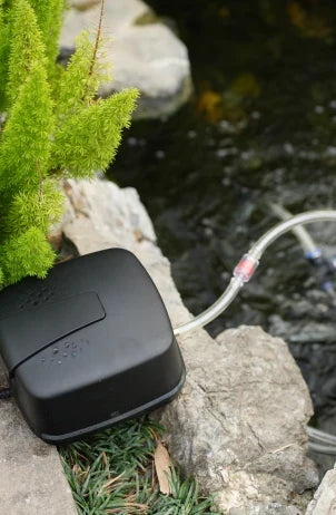 L'aérateur de bassin solaire POPOSOAP génère des bulles via deux pierres de diffusion