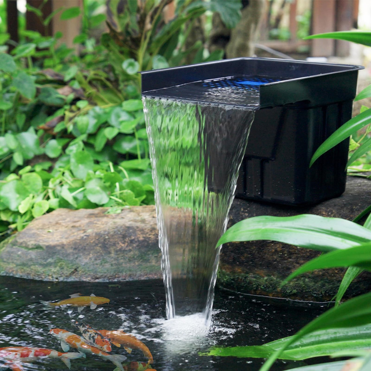 Cascade extérieure avec système de filtration pour bassins de jardin